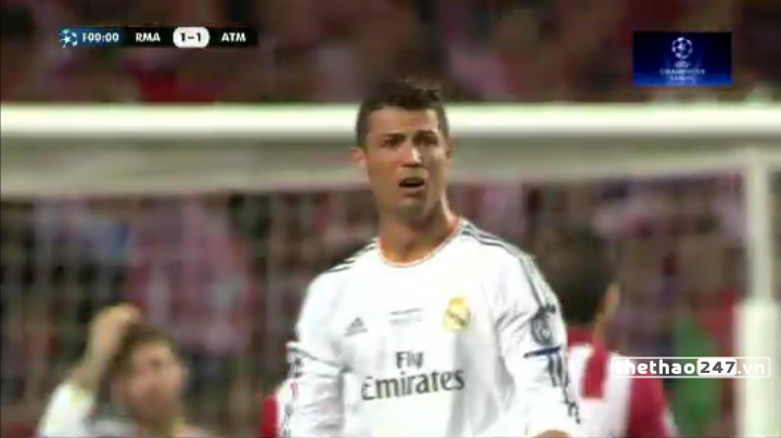 Video bóng đá: C. Ronaldo nổi đóa vì trọng tài từ chối quả 11m cho Real